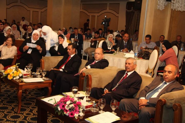 حضور ونقاش في لقاء علمي